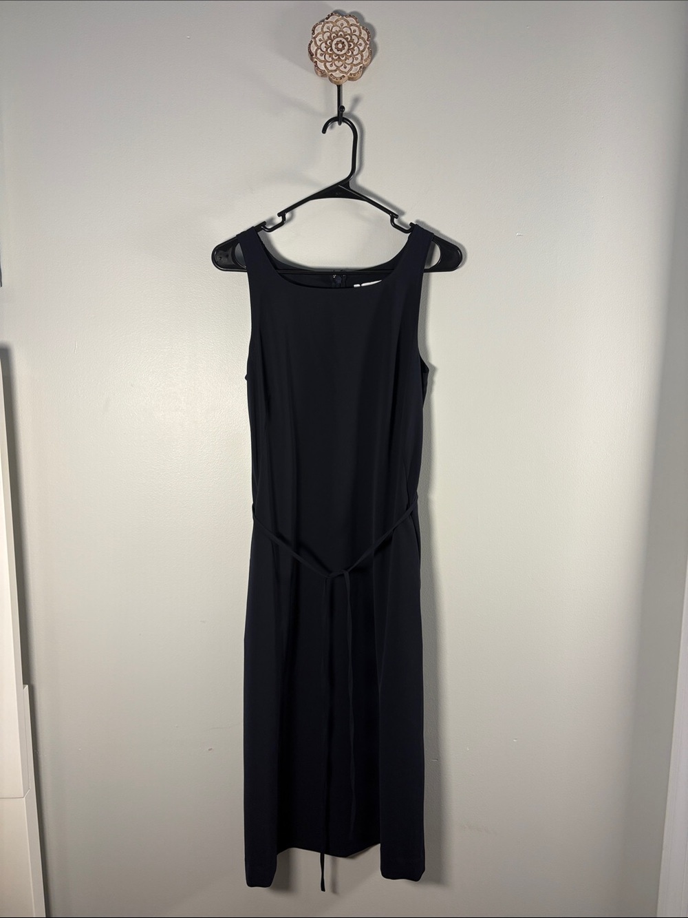 Classic Sleeveless Black Dress with Waist Tie